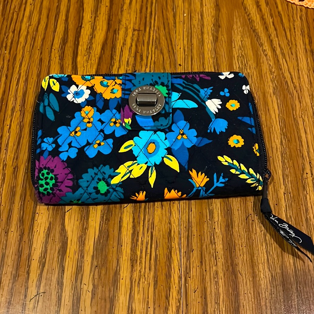 Vera Bradley | Turnlock Wallet | Midnight Blues